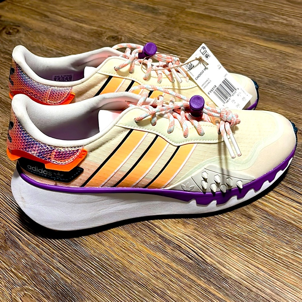 CHOIHO W Adidas size 9 in US FY6518